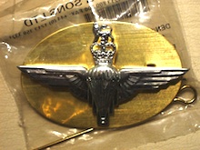 Parachute Regiment white metal QC cap badge - Click Image to Close